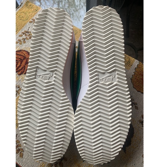 Stranger Things Nike Cortez - Picture 3 of 7